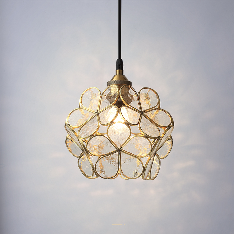 Lampa Wisząca Femke Szklana – Skandynawski design z regulowaną wysokością i kloszem w kształcie kwiatu