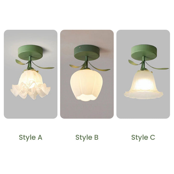 Lampa sufitowa z kwiatowym wzorem na szkle