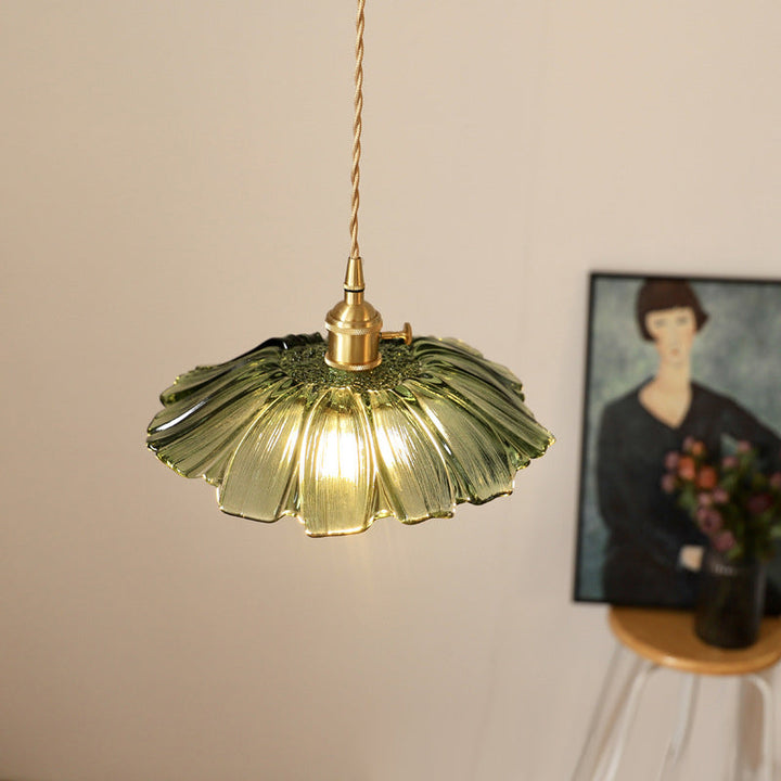 Witryna z Witrażem Kwiatowym w Stylu Vintage do Jadalni - Elegancki Retro Design, aby Rozświetlić Twoją Przestrzeń