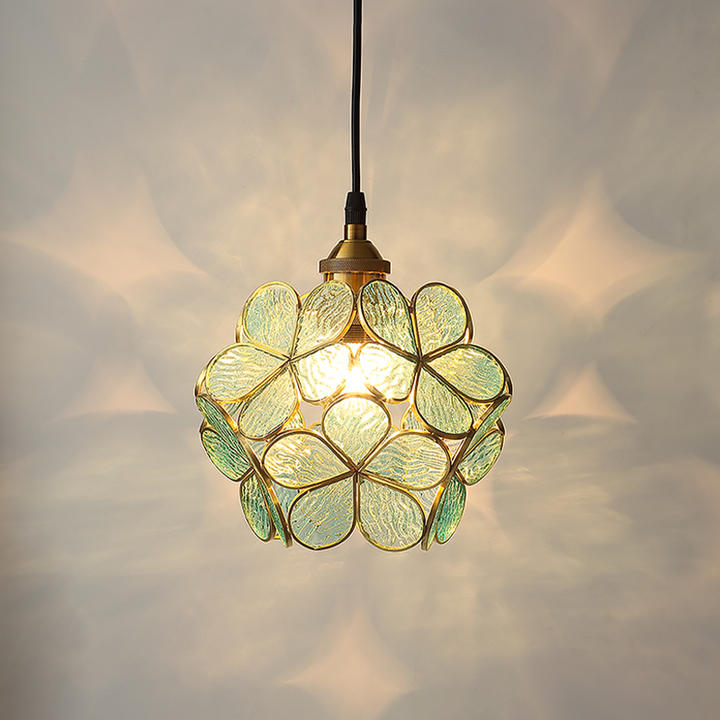 Lampa Wisząca Femke Szklana – Skandynawski design z regulowaną wysokością i kloszem w kształcie kwiatu
