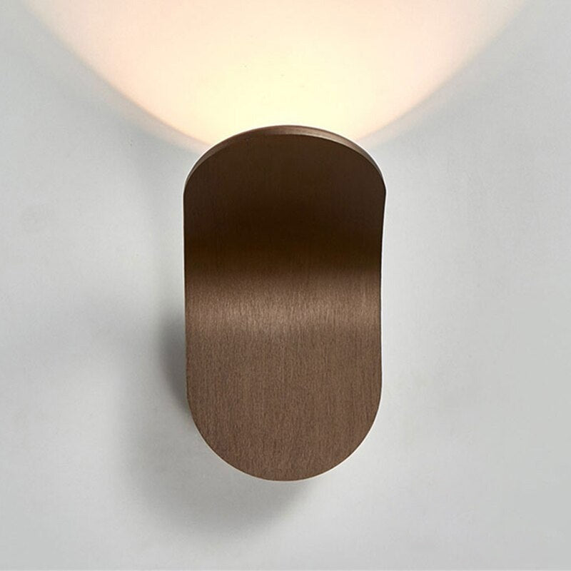 Wyjątkowa nordycka lampa ścienna | Metal | 3.9″ × 6.7″ | Brick by Brick