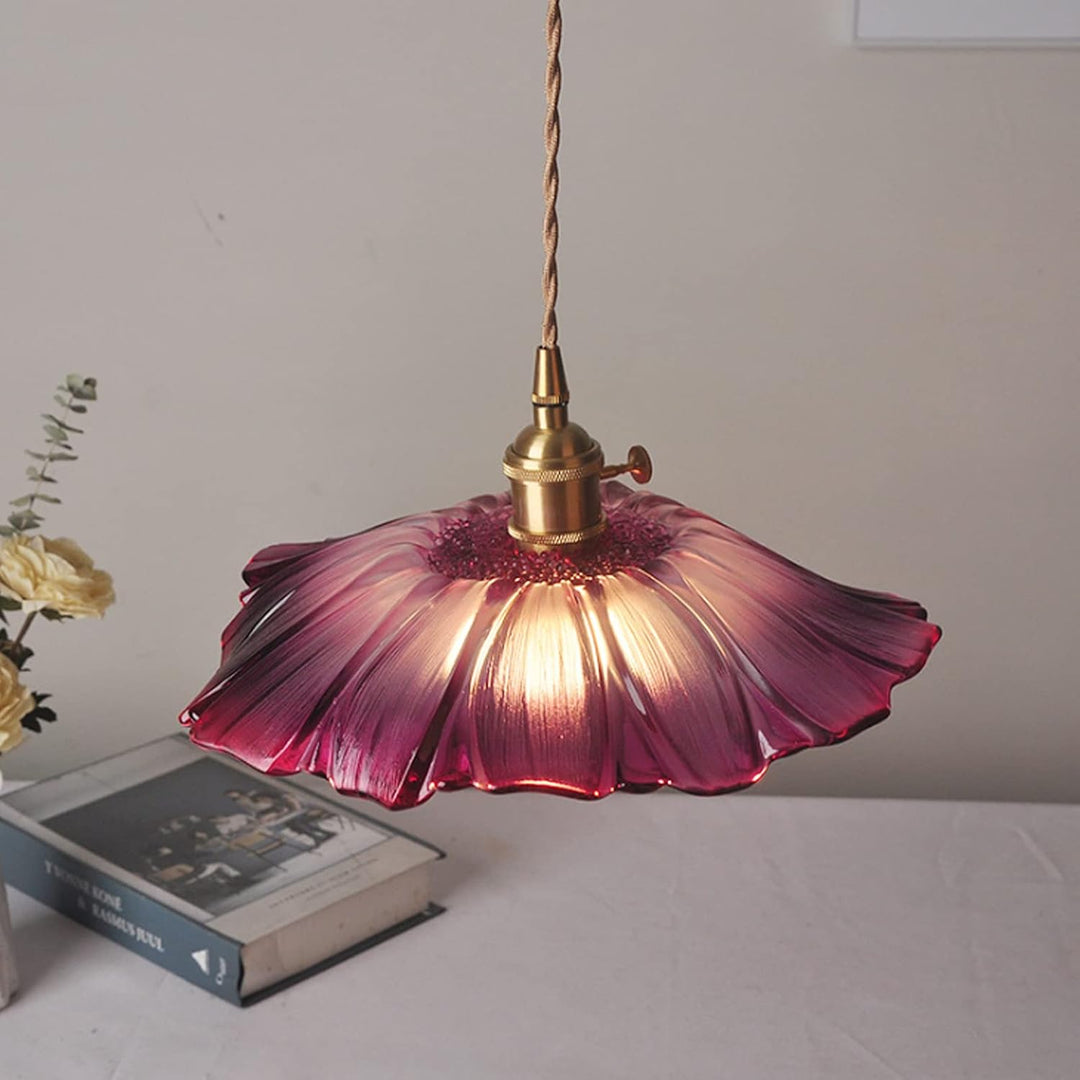 Witryna z Witrażem Kwiatowym w Stylu Vintage do Jadalni - Elegancki Retro Design, aby Rozświetlić Twoją Przestrzeń