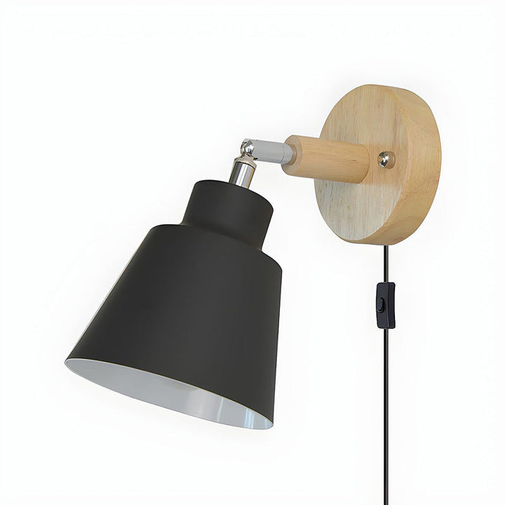 Lampa ścienna z drewnianymi detalami do sypialni