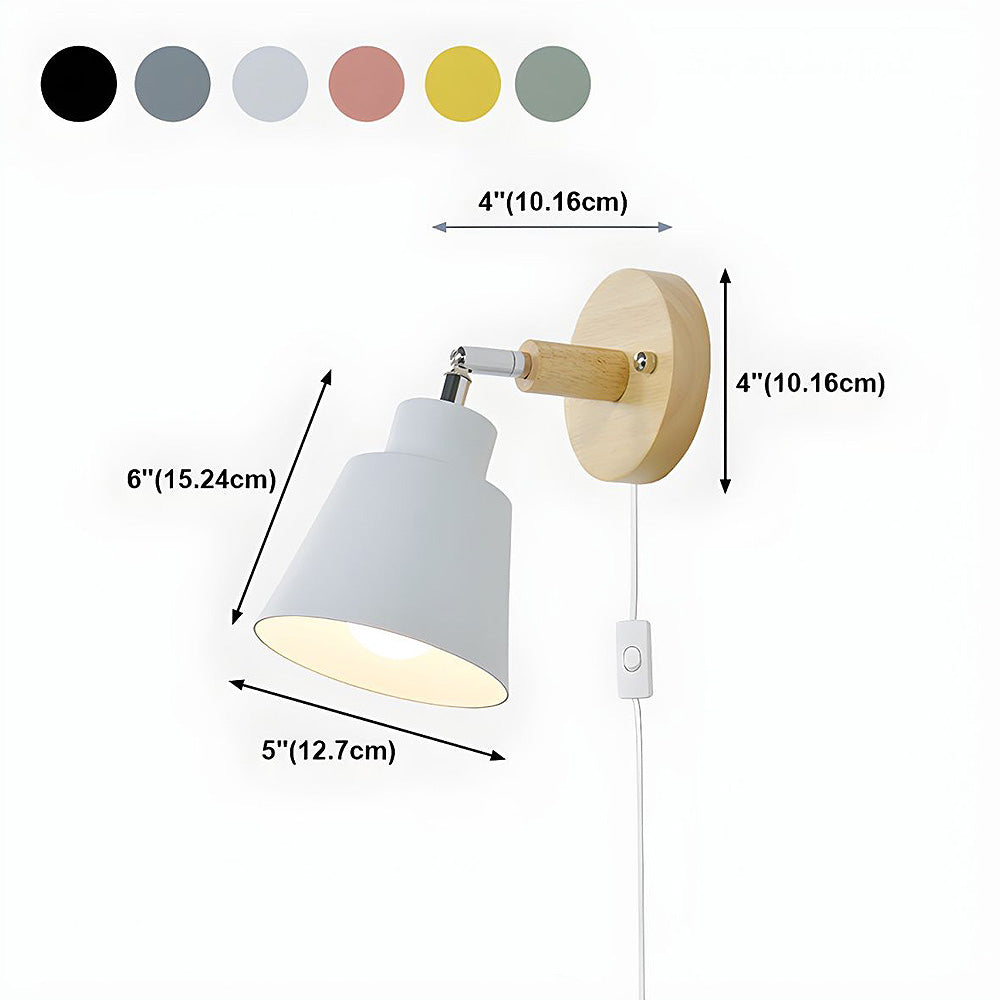 Lampa ścienna z drewnianymi detalami do sypialni