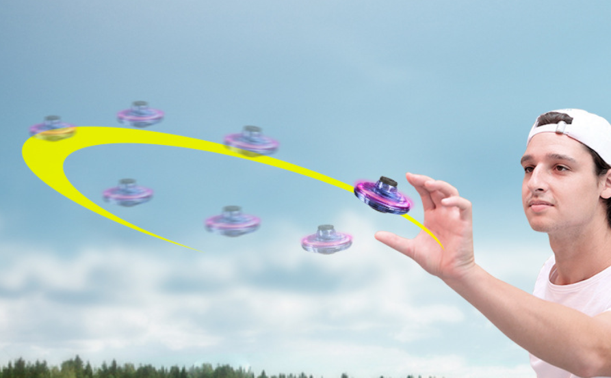 Świecąca latająca kula spinner w dłoni