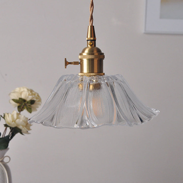 Witryna z Witrażem Kwiatowym w Stylu Vintage do Jadalni - Elegancki Retro Design, aby Rozświetlić Twoją Przestrzeń