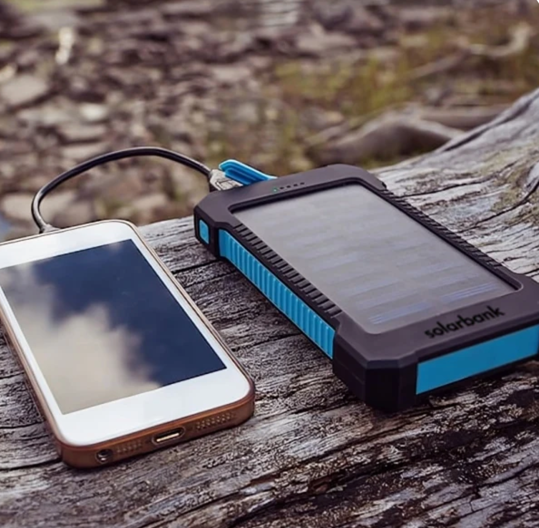Powerbank solarny z podwójnym ładowaniem (USB i energia słoneczna)