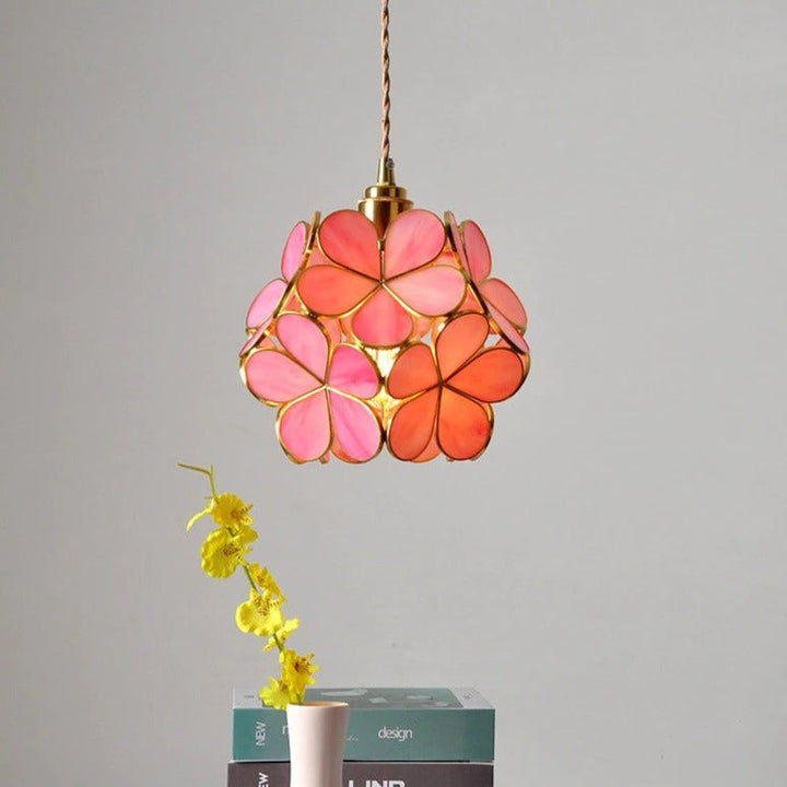 Lampa Wisząca Femke Szklana – Skandynawski design z regulowaną wysokością i kloszem w kształcie kwiatu