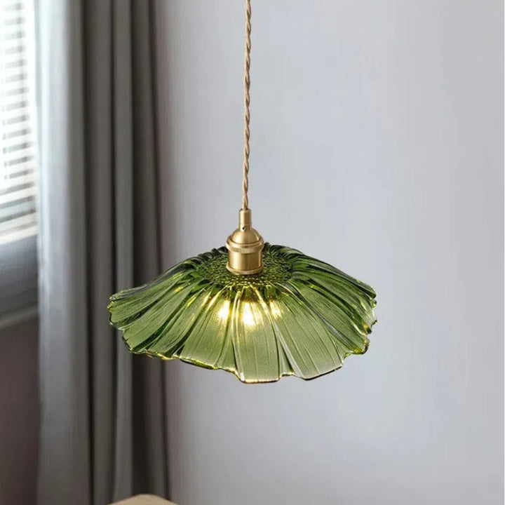 Witryna z Witrażem Kwiatowym w Stylu Vintage do Jadalni - Elegancki Retro Design, aby Rozświetlić Twoją Przestrzeń