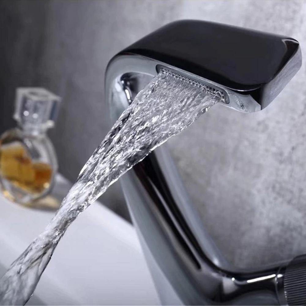 Nowoczesna bateria umywalkowa – Elegancki design dla stylowych, funkcjonalnych przestrzeni
