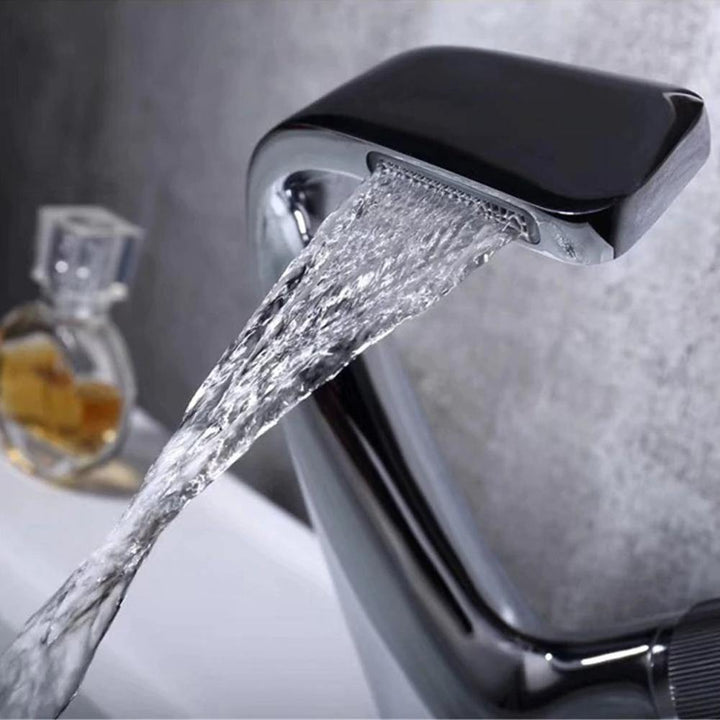 Nowoczesna bateria umywalkowa – Elegancki design dla stylowych, funkcjonalnych przestrzeni