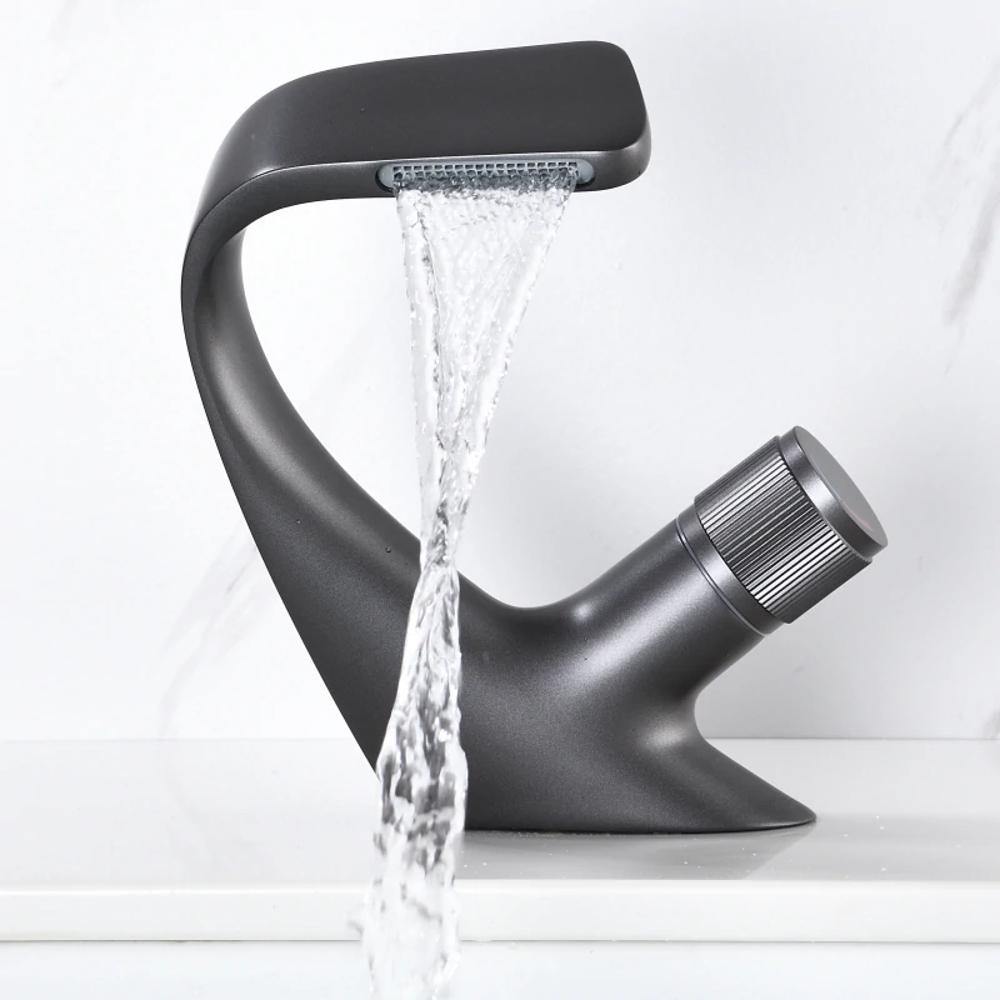 Nowoczesna bateria umywalkowa – Elegancki design dla stylowych, funkcjonalnych przestrzeni