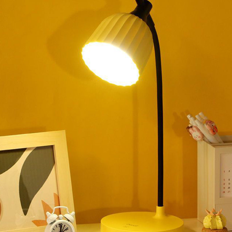 Elegancka lampa biurkowa LED – nowoczesny minimalistyczny design