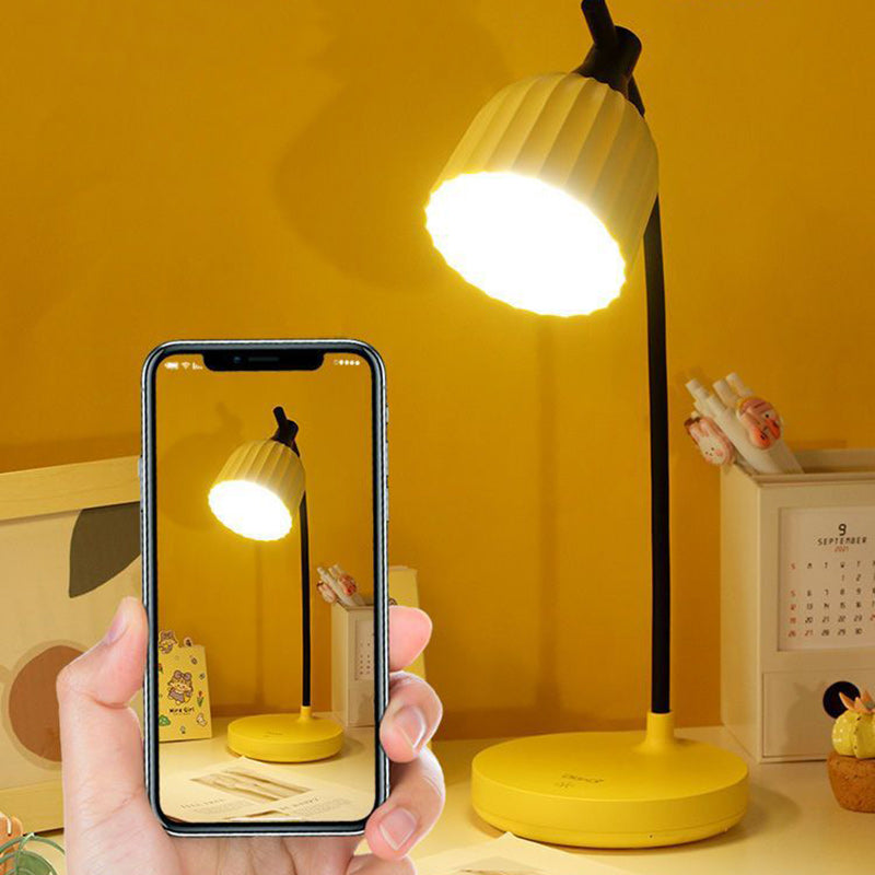 Elegancka lampa biurkowa LED – nowoczesny minimalistyczny design