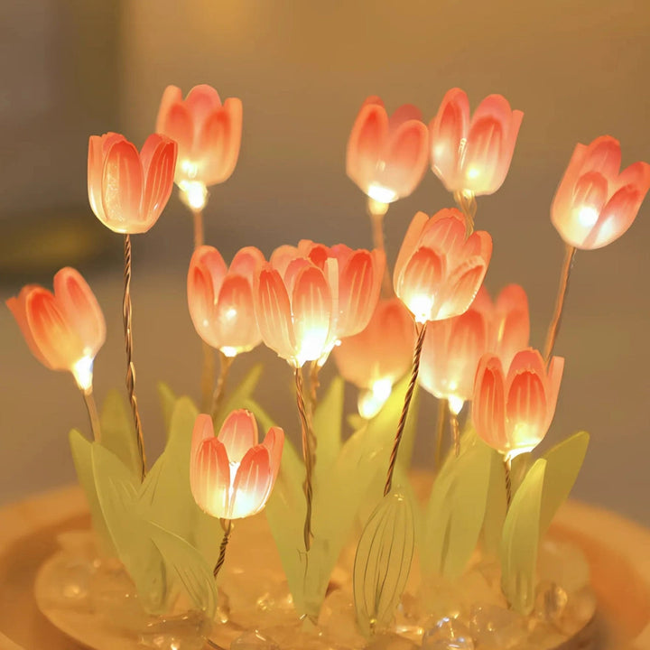 Elegancka Lampa Tulipanowa Pod Szklanym Kloszem dla Relaksującej Atmosfery