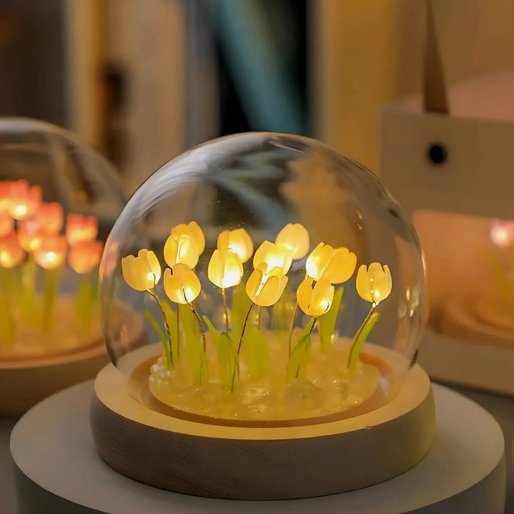 Elegancka Lampa Tulipanowa Pod Szklanym Kloszem dla Relaksującej Atmosfery