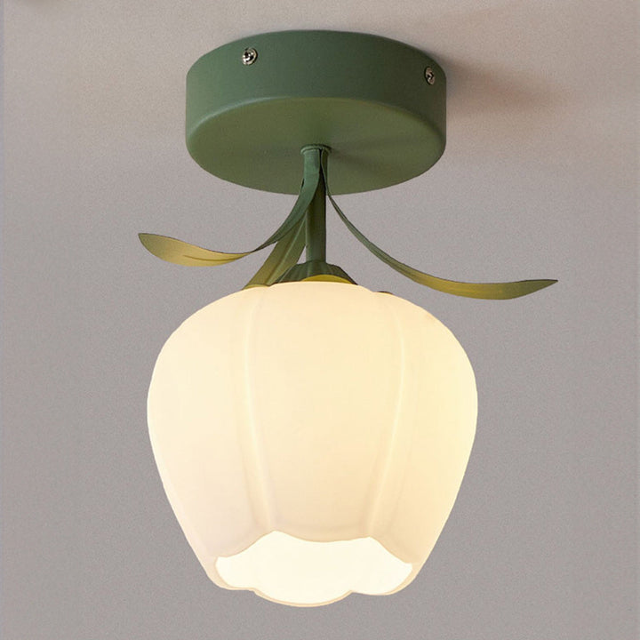 Lampa sufitowa z kwiatowym wzorem na szkle