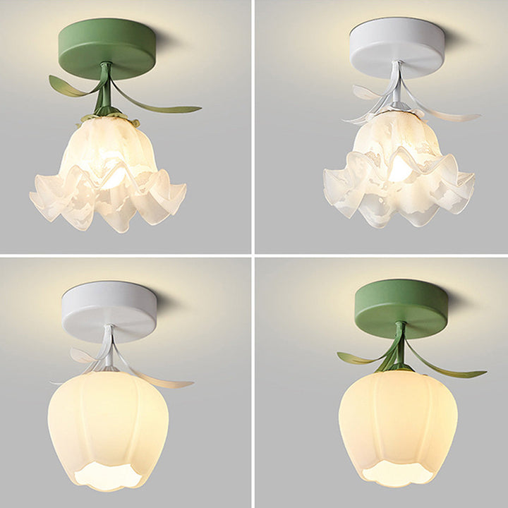 Lampa sufitowa z kwiatowym wzorem na szkle