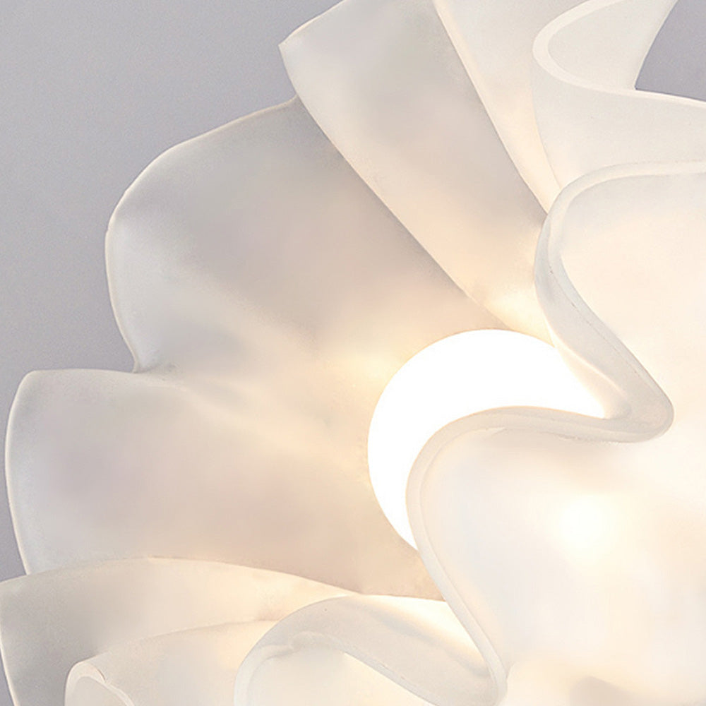 Lampa sufitowa z kwiatowym wzorem na szkle
