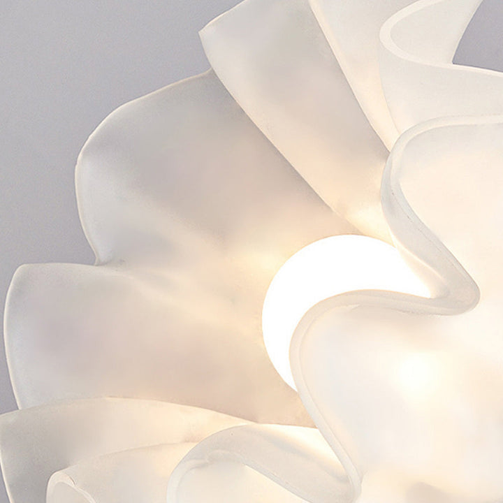 Lampa sufitowa z kwiatowym wzorem na szkle