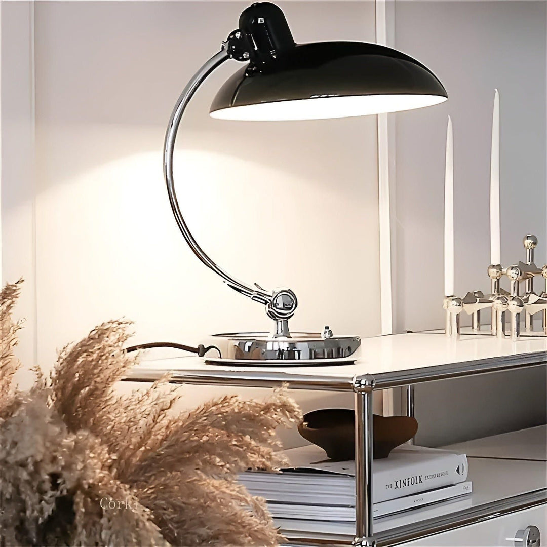 Lampa biurkowa w stylu skandynawskim – Minimalistyczne i przytulne oświetlenie sypialniane