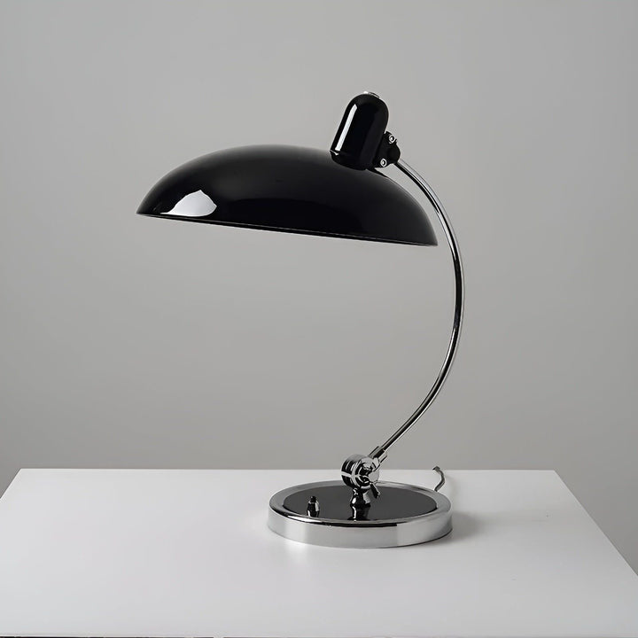 Lampa biurkowa w stylu skandynawskim – Minimalistyczne i przytulne oświetlenie sypialniane