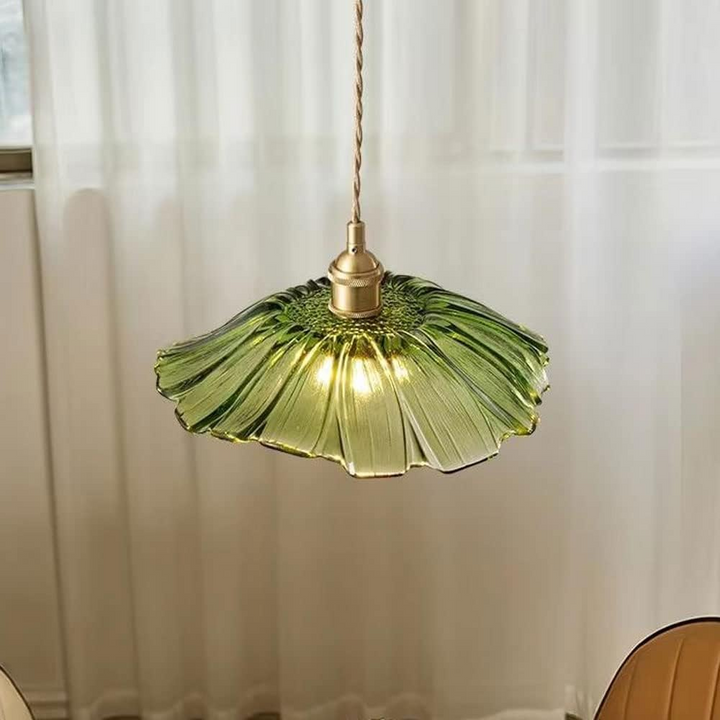 Witryna z Witrażem Kwiatowym w Stylu Vintage do Jadalni - Elegancki Retro Design, aby Rozświetlić Twoją Przestrzeń