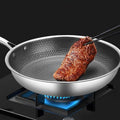 Patelnia Carvallo ze stali nierdzewnej z powłoką non-stick i strukturą plastra miodu | Do wszystkich rodzajów kuchenek, w tym indukcyjnych | Odporny na zarysowania i bezpieczny w zmywarce