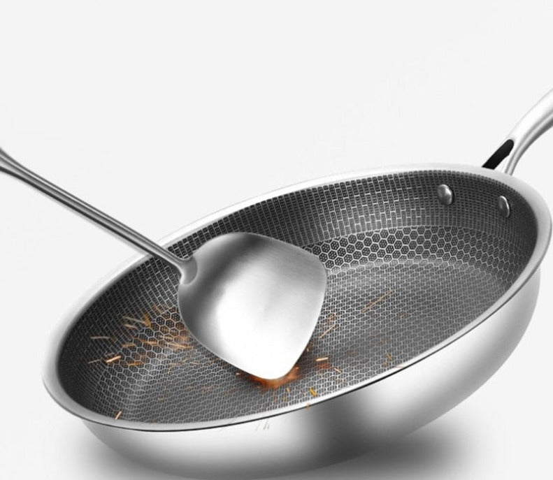 Patelnia Carvallo ze stali nierdzewnej z powłoką non-stick i strukturą plastra miodu | Do wszystkich rodzajów kuchenek, w tym indukcyjnych | Odporny na zarysowania i bezpieczny w zmywarce