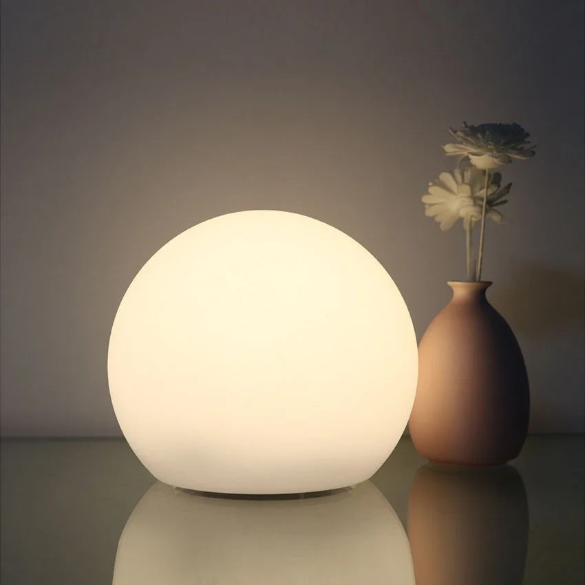Bezprzewodowa Lampa LED w Kształcie Kuli | 16 Kolorów i Pilot | Ładowalna | Nastrojowe Światło