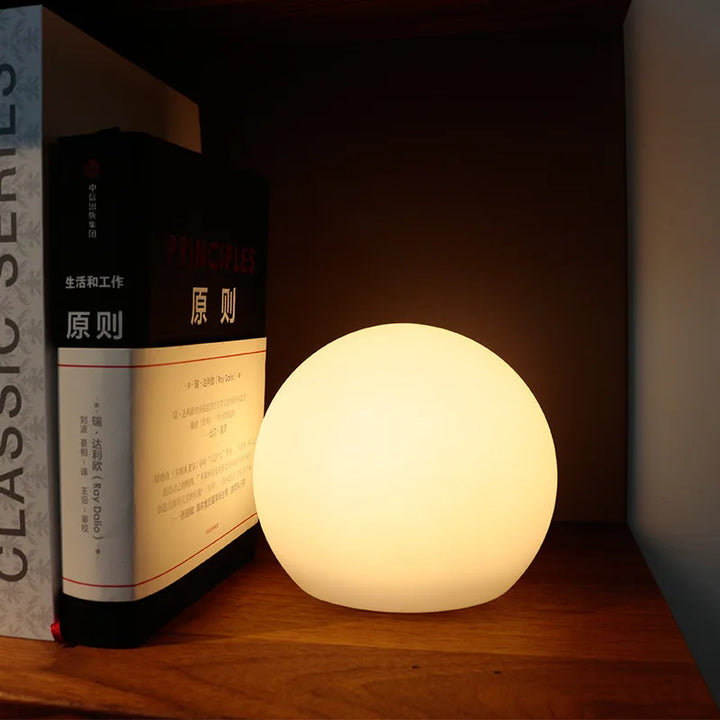 Bezprzewodowa Lampa LED w Kształcie Kuli | 16 Kolorów i Pilot | Ładowalna | Nastrojowe Światło