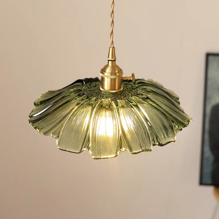 Witryna z Witrażem Kwiatowym w Stylu Vintage do Jadalni - Elegancki Retro Design, aby Rozświetlić Twoją Przestrzeń