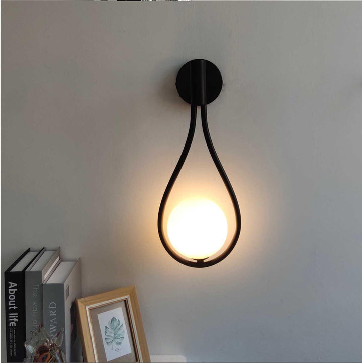 Skandynawska Lampa Ścienna dla Stylowych Wnętrz