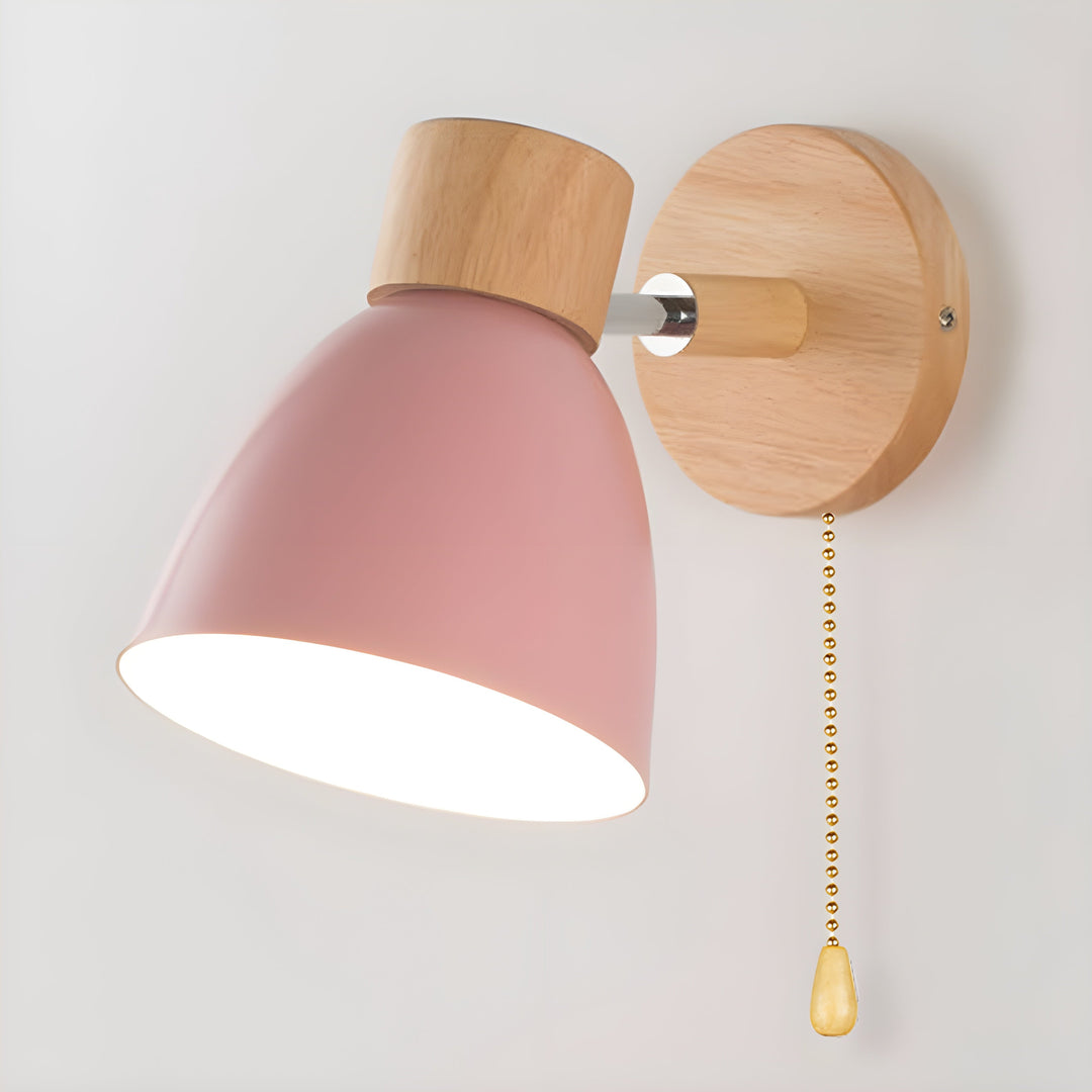 Drewniana Nordycka Lampa Ścienna z Włącznikiem do Przytulnej Sypialni