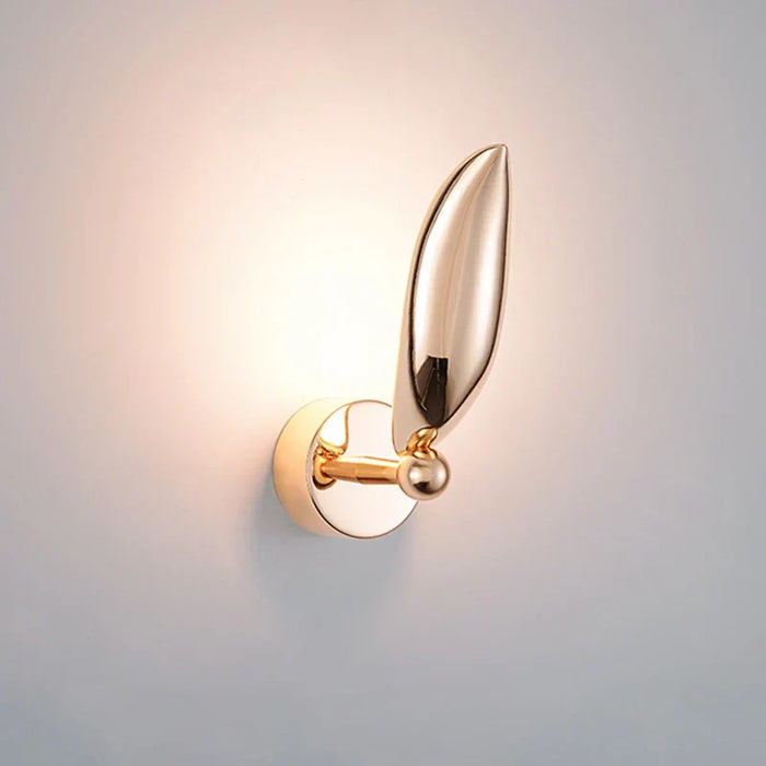 GoldenHorizon – Elegancka lampa ścienna w kształcie mewy