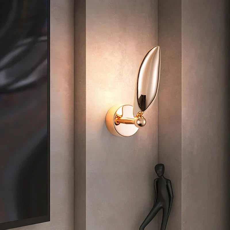 GoldenHorizon – Elegancka lampa ścienna w kształcie mewy