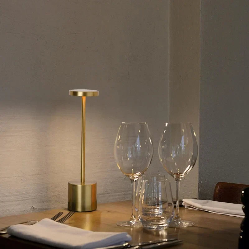 Nowoczesna lampa LED | Ładowana przez USB | Ciepłe, neutralne i zimne światło | Bezprzewodowa lampa stołowa z metalu