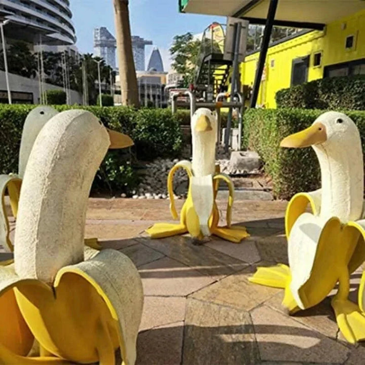 Banana Duck Sculpture – zabawny akcent do Twojego ogrodu