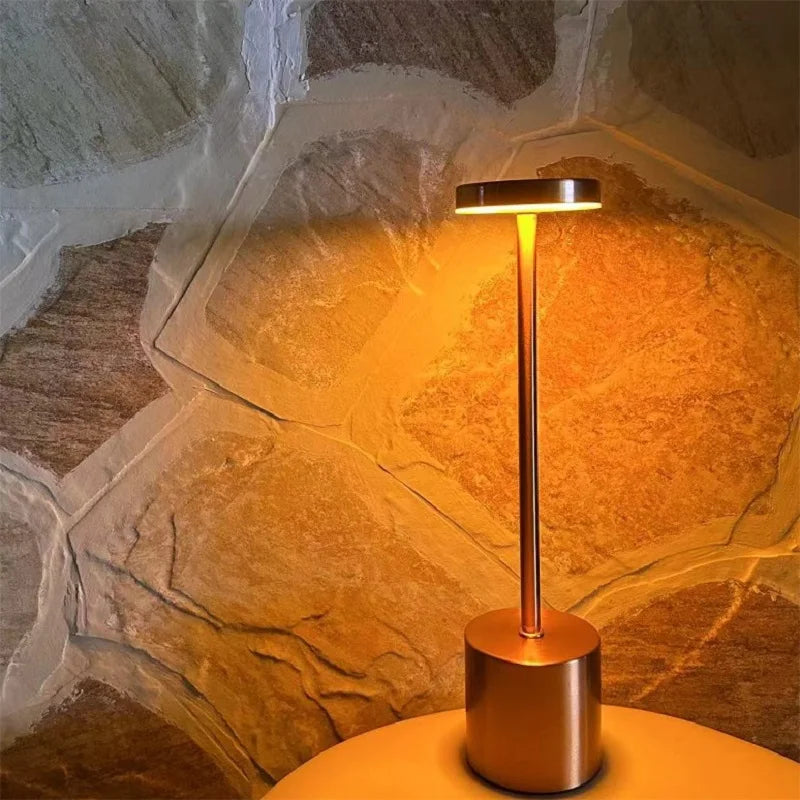 Nowoczesna lampa LED | Ładowana przez USB | Ciepłe, neutralne i zimne światło | Bezprzewodowa lampa stołowa z metalu