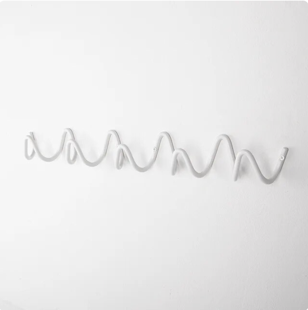 ScribbleLine Nowoczesny Metalowy Wieszaczek na Ścianę – Artystyczny Abstrakcyjny Wieszak na Ubrania