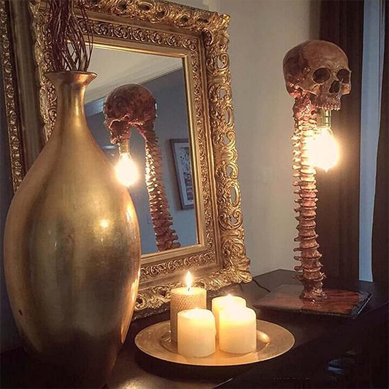 SkulloSpine – LED lampa czaszkowa z detalami kręgosłupa w mrocznym stylu dekoracyjnym