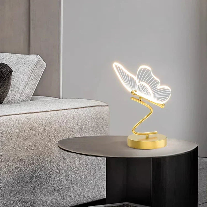 Lampa stołowa Carvallo Lunavia | 3 źródła światła | Motyw motyla | Akryl i złoto | 6 W