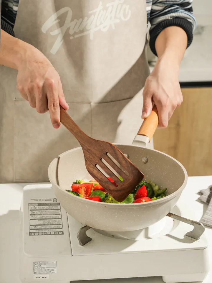 Zestaw kuchenny z naturalnego drewna teakowego