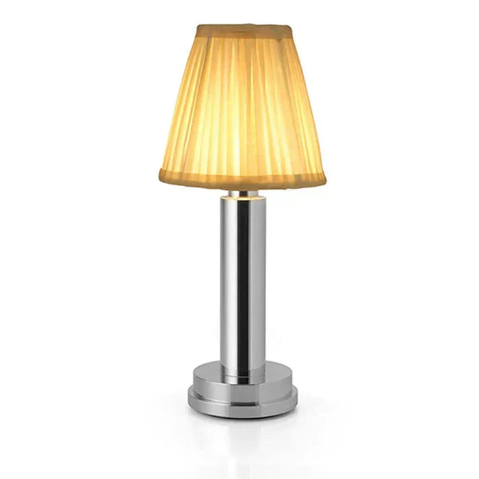 Lampa stołowa z podstawą w kolorze złotym i abażurem z tkaniny