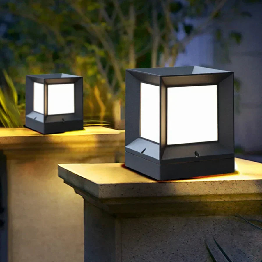 Nowoczesna czarna lampa ogrodowa