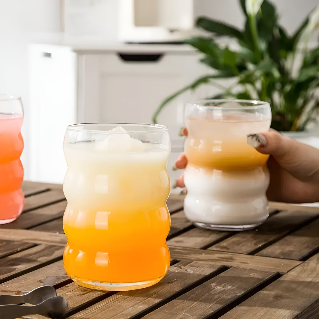 Ribbad szklanka z słomką – 2 szt Wzór falisty, 450ml | Elegancka szklanka do iced coffee, matcha i soków