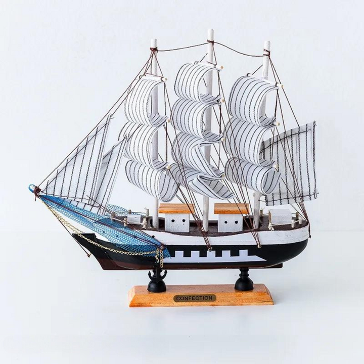 Royaleva Nordic Wooden Sailboat Sculpture - LED Oświetlony Element Dekoracyjny, Zasilany Baterią