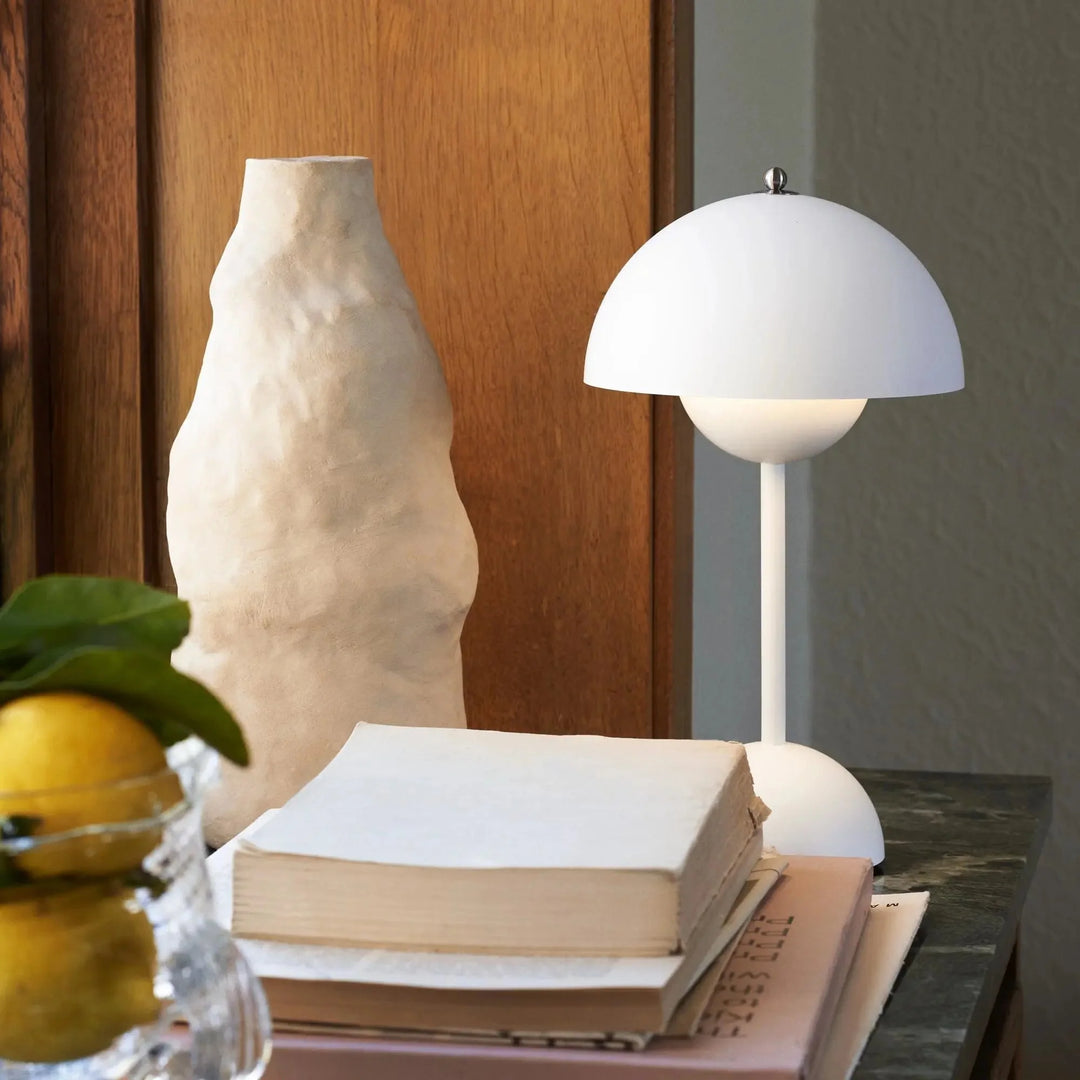 LunarGlow - Lampa biurkowa LED do nowoczesnych wnętrz