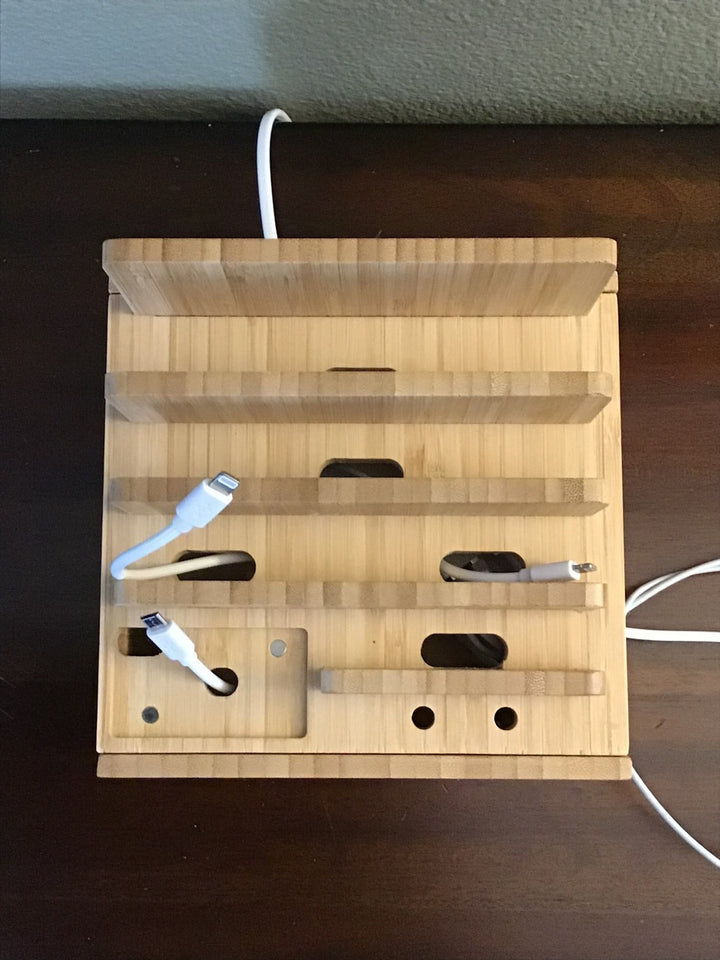 Stacja ładująca Carvallo ChargeDock z bambusa | 5-portowa USB &amp; Organizer | Dla smartfona, tabletu &amp; smartwatcha | W zestawie z kablem