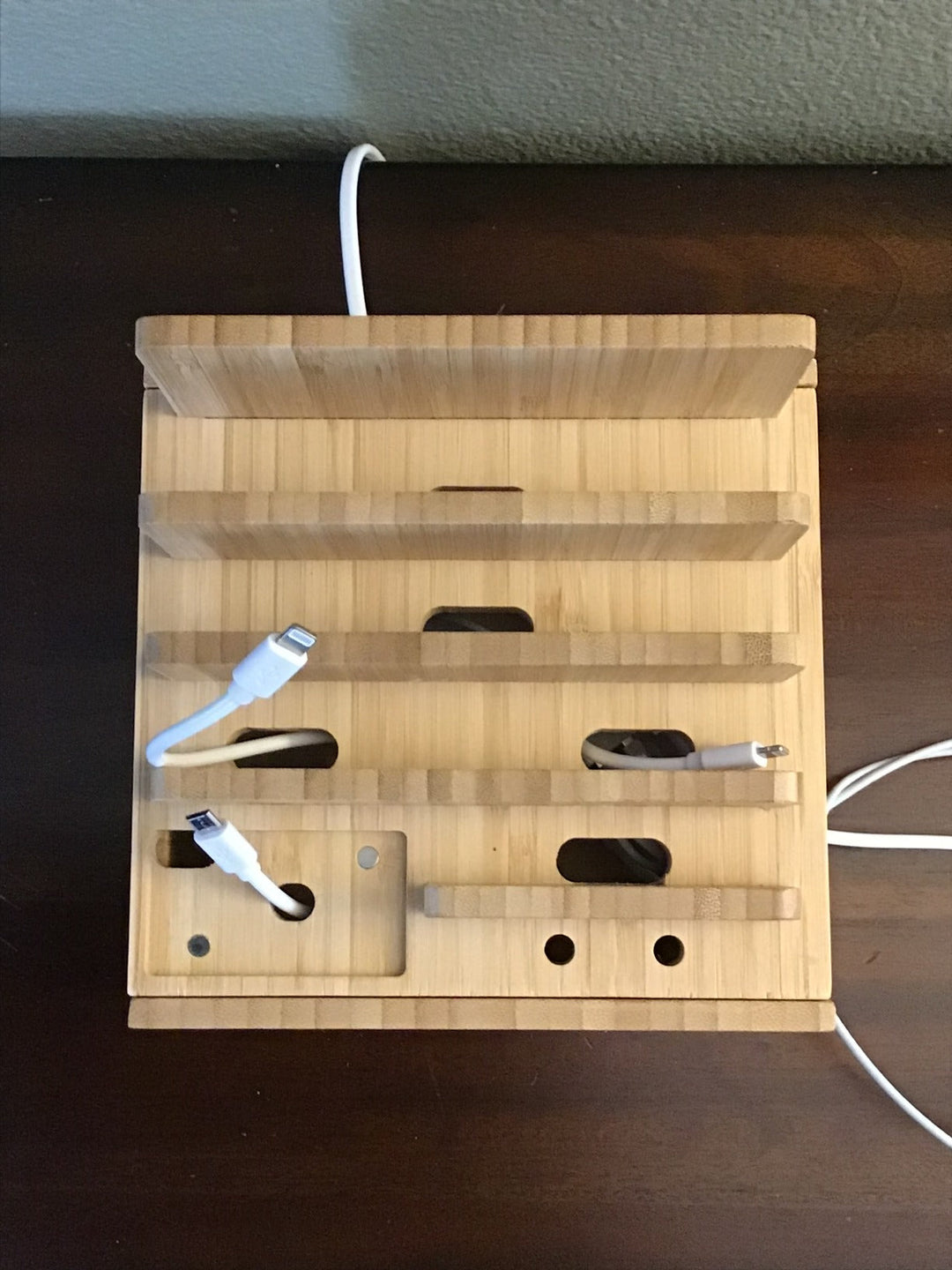 Stacja ładująca Carvallo ChargeDock z bambusa | 5-portowa USB &amp; Organizer | Dla smartfona, tabletu &amp; smartwatcha | W zestawie z kablem